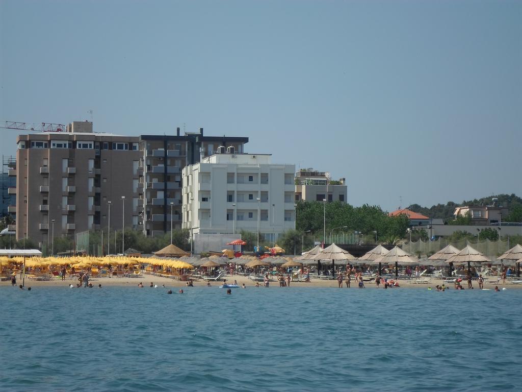 Hotel Mare Pesaro Exterior foto